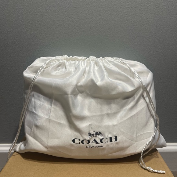 Madison Quilted Pillow Leather Shoulder Bag - Picture 2 of 6